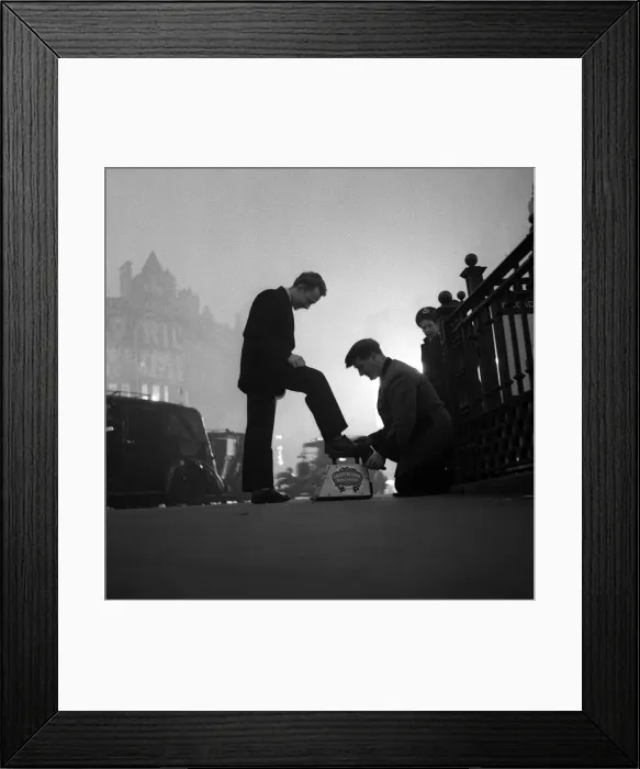 Framed Print : Weather London Smog 1953 The lights of Piccadilly Circus shine through the fog