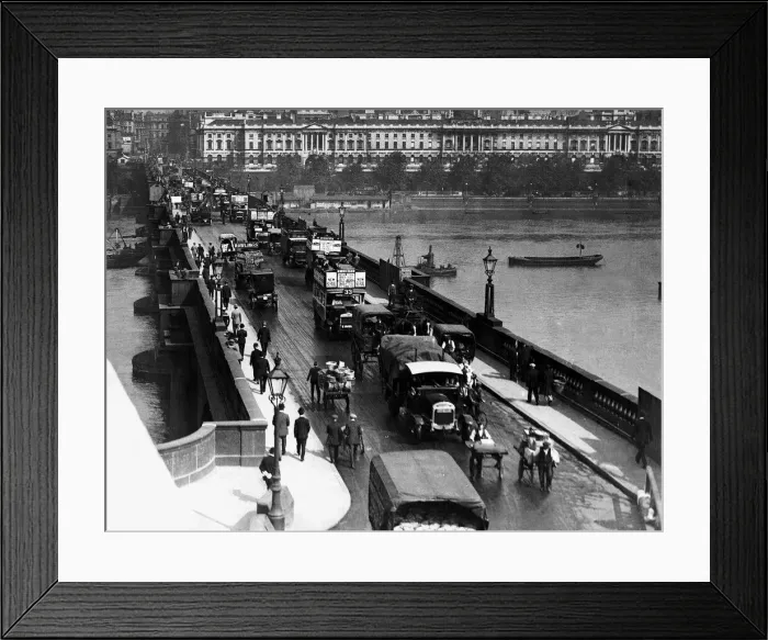 Framed Print : Traffic crossing the river Thames on the old Waterloo Bridge
