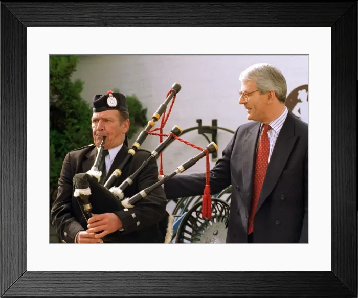 Framed Print : John Major with piper Billy Marshall while electioneering in Gretna Green April 1997 Framed Print : John Major with piper Billy Marshall while electioneering in Gretna Green April 1997