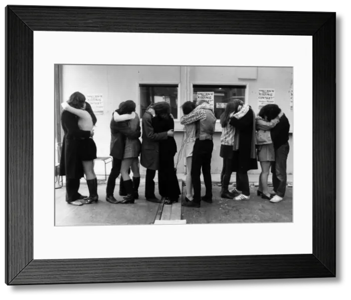 Framed Print : Kissing couples from Woolwich Polytechnic London in 1970 Framed Print : Kissing couples from Woolwich Polytechnic London in 1970