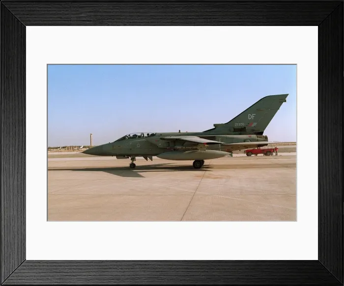 Framed Print : A Panavia Tornado F3 of the RAF Nov 1990 after arrival in Saudi Arabia to join