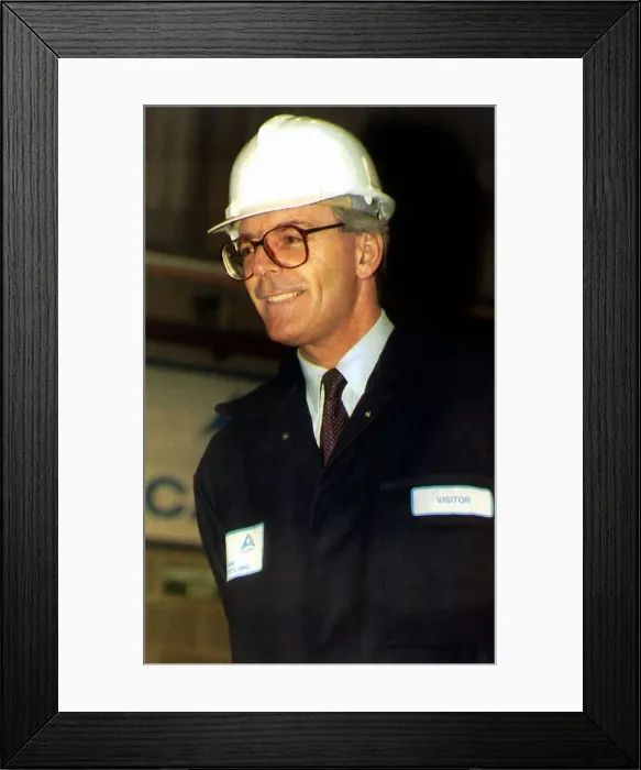 Framed Print : John Major Prime MInister at Alcan Factory in Warrington 1992 Framed Print : John Major Prime MInister at Alcan Factory in Warrington 1992