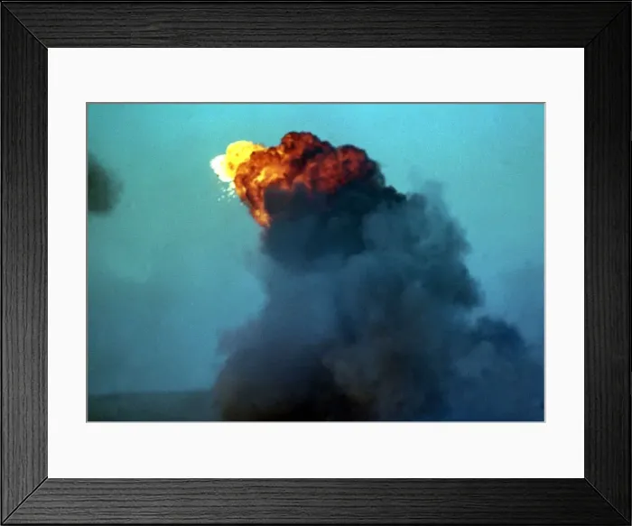 Framed Print : Gulf War Operation Desert Storm. Patriiot missile is fired in defence of Airfield