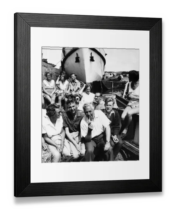 Framed Print : Harold Wilson MP with his family on holiday in the Scilly Isles 1963 Framed Print : Harold Wilson MP with his family on holiday in the Scilly Isles 1963