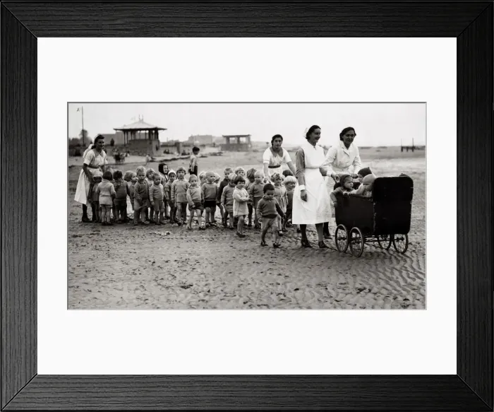 Framed Print : Londons Blitzed babies are now enjoying the peace and tranquillity of seaside air Framed Print : Londons Blitzed babies are now enjoying the peace and tranquillity of seaside air