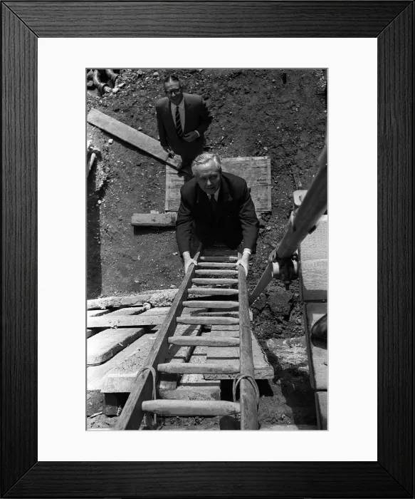 Framed Print : Harold Wilson climbs a builders ladder during a visit to Toynbee Hall in the procsess Framed Print : Harold Wilson climbs a builders ladder during a visit to Toynbee Hall in the procsess