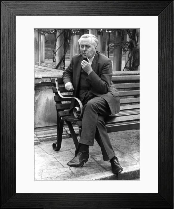 Framed Print : Harold Wilson Labour Prime Minister on a visit to Weston-Super-Mare 1964 Framed Print : Harold Wilson Labour Prime Minister on a visit to Weston-Super-Mare 1964