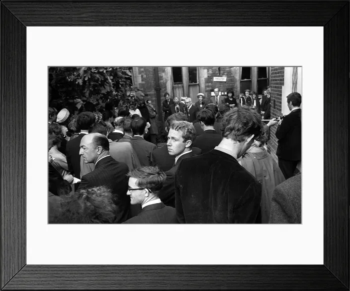 Framed Print : Harold Wilson opens the Toynbee Hall settlement in the East End of London where he Framed Print : Harold Wilson opens the Toynbee Hall settlement in the East End of London where he