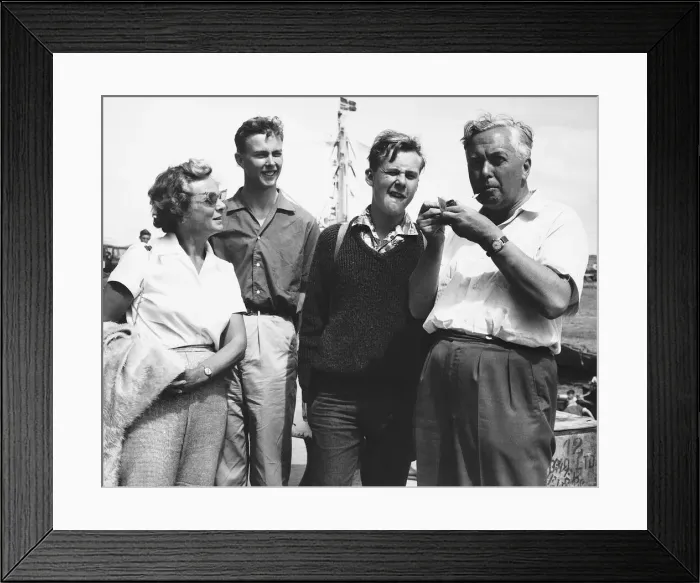 Framed Print : Harold Wilson MP on holiday in the Scilly Islands with his family 1963 Framed Print : Harold Wilson MP on holiday in the Scilly Islands with his family 1963