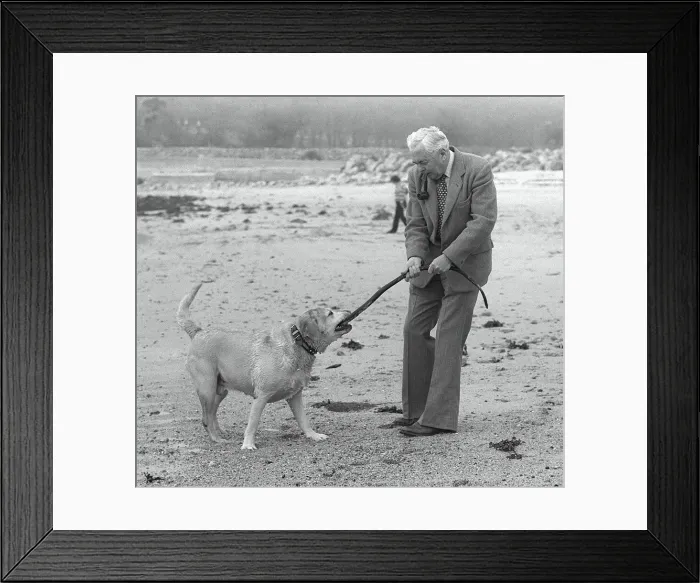 Framed Print : Harold Wilson former Prime Minister on holiday in the Scilly Isles 1976 Framed Print : Harold Wilson former Prime Minister on holiday in the Scilly Isles 1976