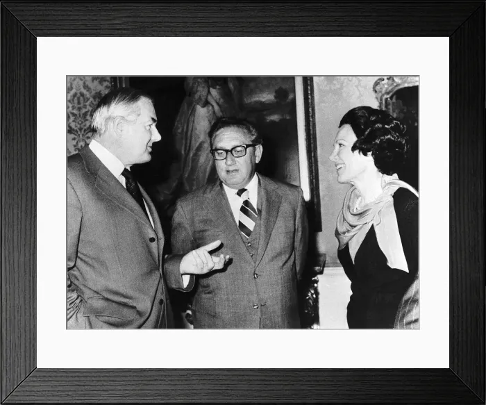 Framed Print : Dr Henry Kissinger Secretary of State of America (centre Framed Print : Dr Henry Kissinger Secretary of State of America (centre