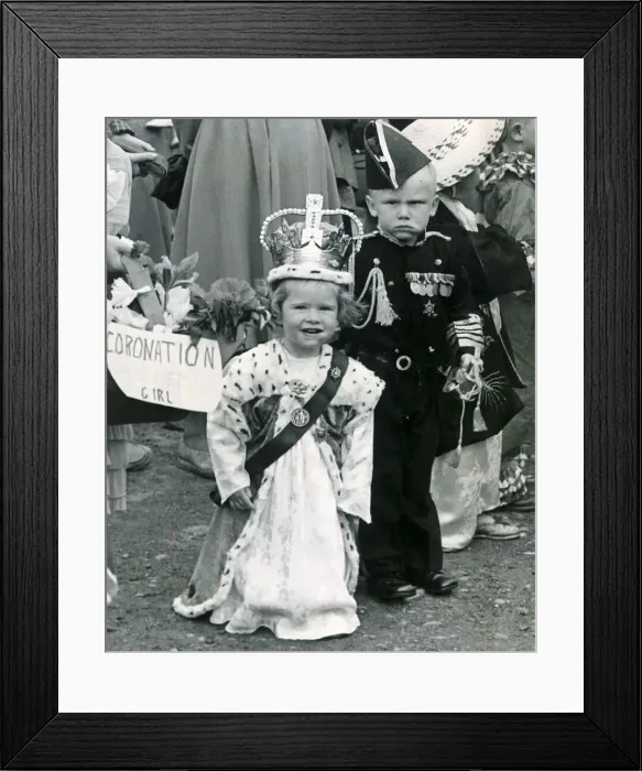 Framed Print : Twins aged three Heather Garrett as the Queen and brother Stephen as the Duke of