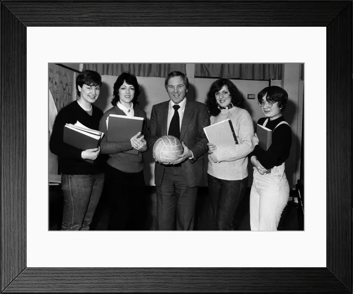 Framed Print : Craig Brown with students whom he lectures at Ayr University 1981 Framed Print : Craig Brown with students whom he lectures at Ayr University 1981