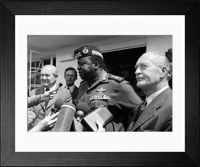 Framed Print : General Amin with Foreign Secetary James Callaghan, July 1975 with the Press to dicuss