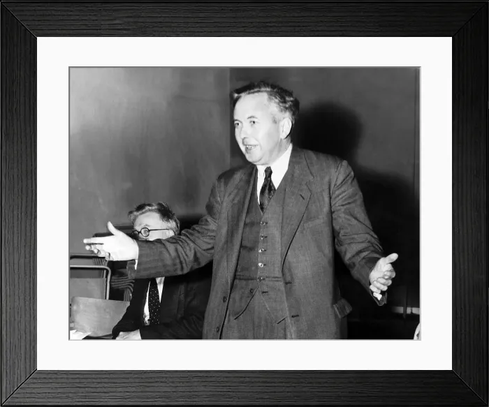 Framed Print : Harold Wilson at a meeting at Knowlsey Stockbridge County Primary School Liverpool