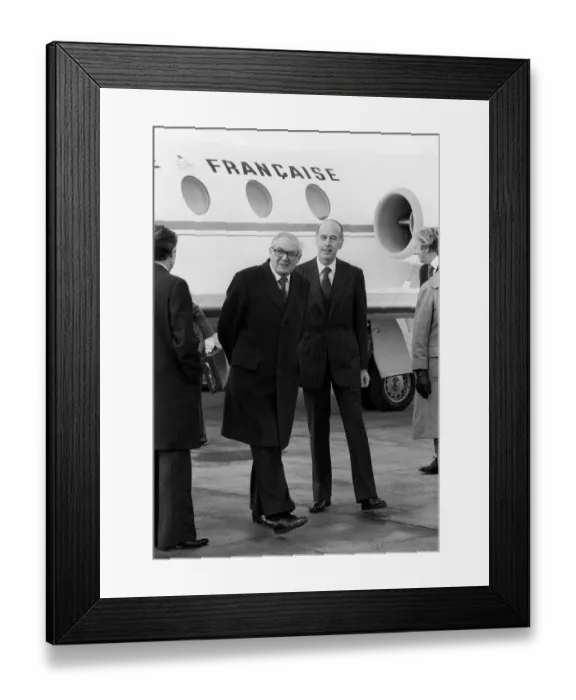 Framed Print : James Callaghan Dec 1977 meets The French President Giscard d