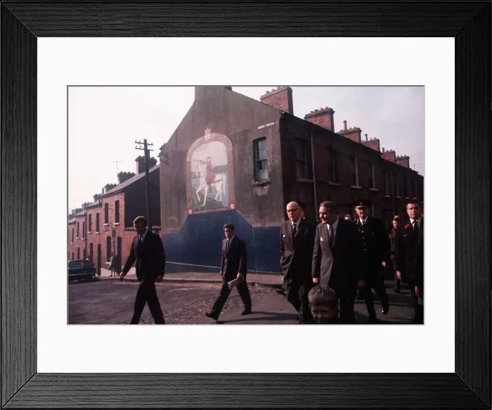 Framed Print : Labour Home Secretary James Callaghan meets Civil Rights leaders in Bogside