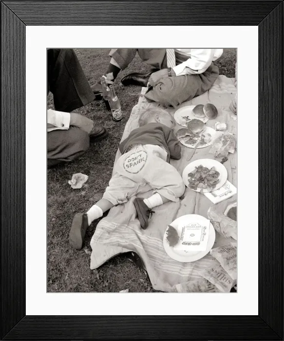 Framed Print : US servicemen and their families based in the UK celebrating the 4th July at California Framed Print : US servicemen and their families based in the UK celebrating the 4th July at California