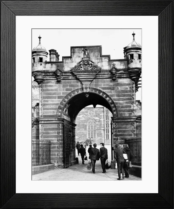 Framed Print : Pupils arrive at George Harriet fee paying school. 1972 Framed Print : Pupils arrive at George Harriet fee paying school. 1972