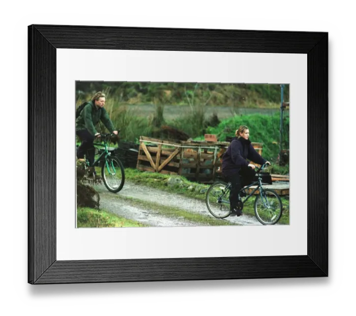 Framed Print : Kate Winslet and new husband Jim Threapleton Nov 1998 on honeymoon in the Scottish Framed Print : Kate Winslet and new husband Jim Threapleton Nov 1998 on honeymoon in the Scottish