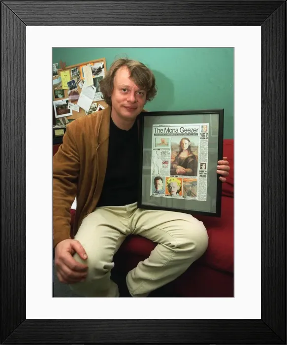 Framed Print : Martin Clunes actor February1999 with his Mirror mock up Framed Print : Martin Clunes actor February1999 with his Mirror mock up