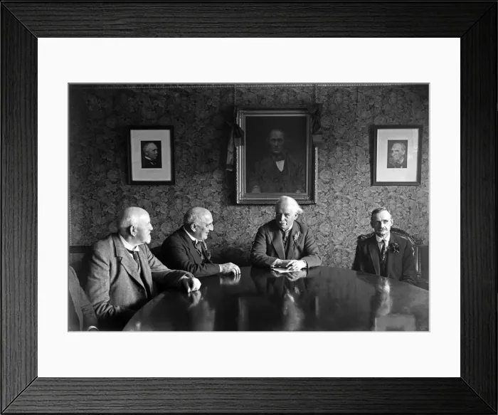 Framed Print : David Lloyd George MP Liberal leader with some of his MP s. Circa 1925 Framed Print : David Lloyd George MP Liberal leader with some of his MP s. Circa 1925