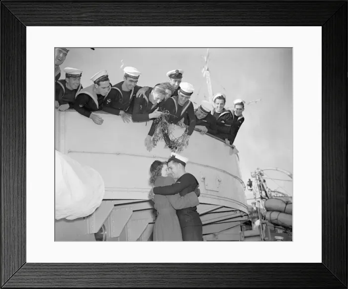 Framed Print : John Webber of HMS Amethyst reunites with his wife Mary and gives her a hug Framed Print : John Webber of HMS Amethyst reunites with his wife Mary and gives her a hug