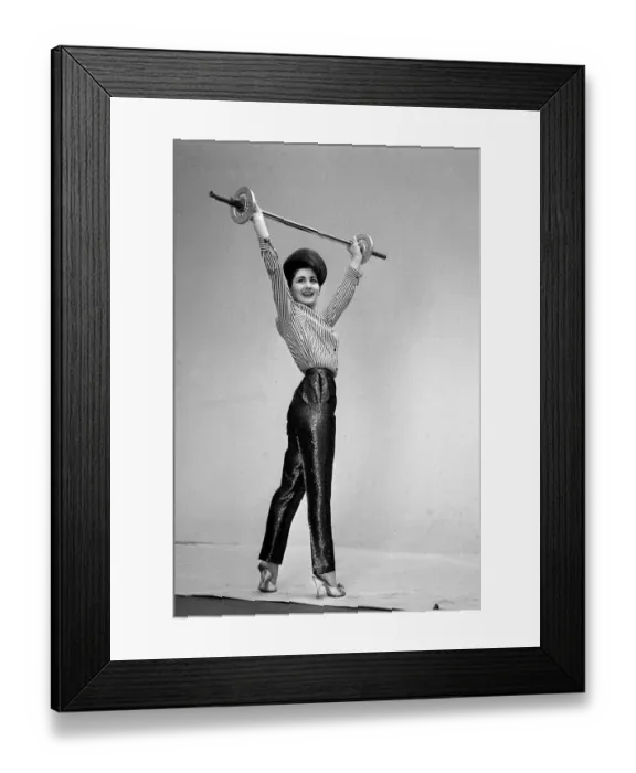 Framed Print : Elizabeth Kent January 1963 Actress lifting weights Framed Print : Elizabeth Kent January 1963 Actress lifting weights