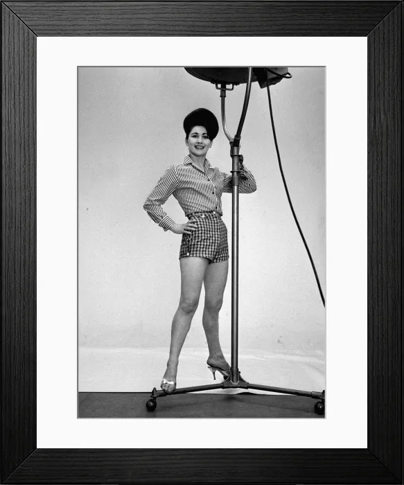 Framed Print : Elizabeth Kent January 1963 Actress - Arms Akimbo