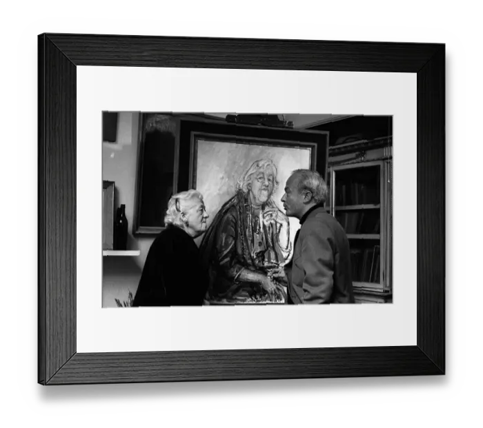 Framed Print : Margaret Rutherford actress Oct 1963 with Alex Portner artist who painted a portrait of