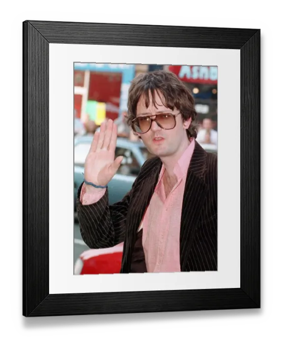 Framed Print : Jarvis Cocker at the Opening of Edinburgh Film Festival August 1997 waving to camera Framed Print : Jarvis Cocker at the Opening of Edinburgh Film Festival August 1997 waving to camera