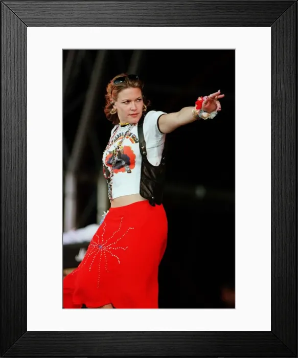 Framed Print : Catatonia singing at T in The Park July 1998 Kinross Framed Print : Catatonia singing at T in The Park July 1998 Kinross