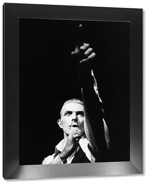 David Bowie pop singer on stage 1976
