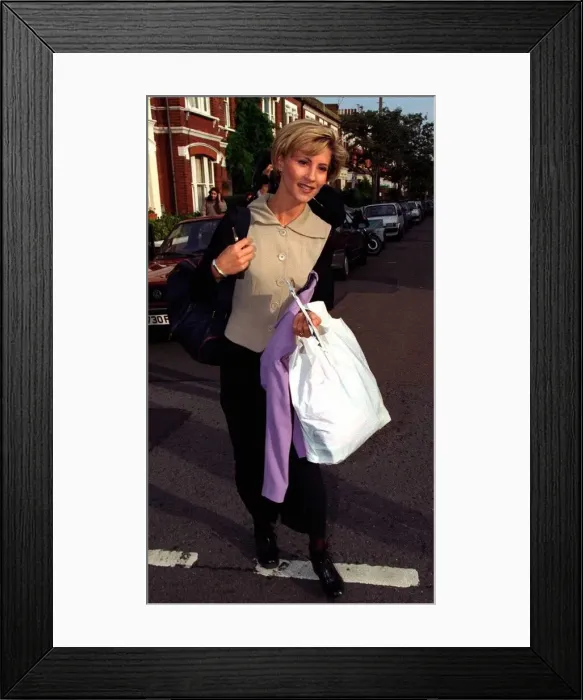 Framed Print : Julia Carling TV Presenter leaves her Putney Home to go to work Framed Print : Julia Carling TV Presenter leaves her Putney Home to go to work