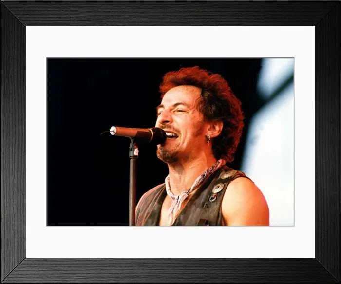 Framed Print : Bruce Springsteen singer songwriter Framed Print : Bruce Springsteen singer songwriter
