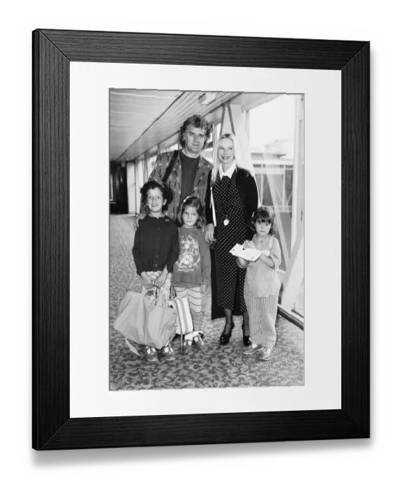 Framed Print : Billy Connolly Comedian leaving Heathrow for Los Angeles with his wife Pamela Stephenson