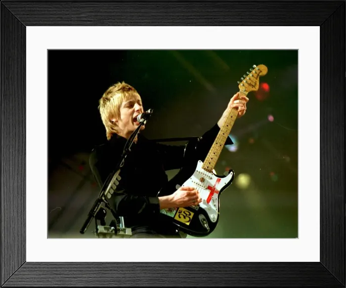 Framed Print : Kula Shaker singer Crispen Mills July 1997 singing at T in the Park Kinross