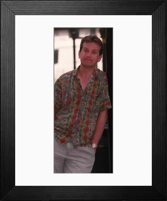 Framed Print : Frank Skinner TV presenter and comedian faces the press after stories of his wife Framed Print : Frank Skinner TV presenter and comedian faces the press after stories of his wife