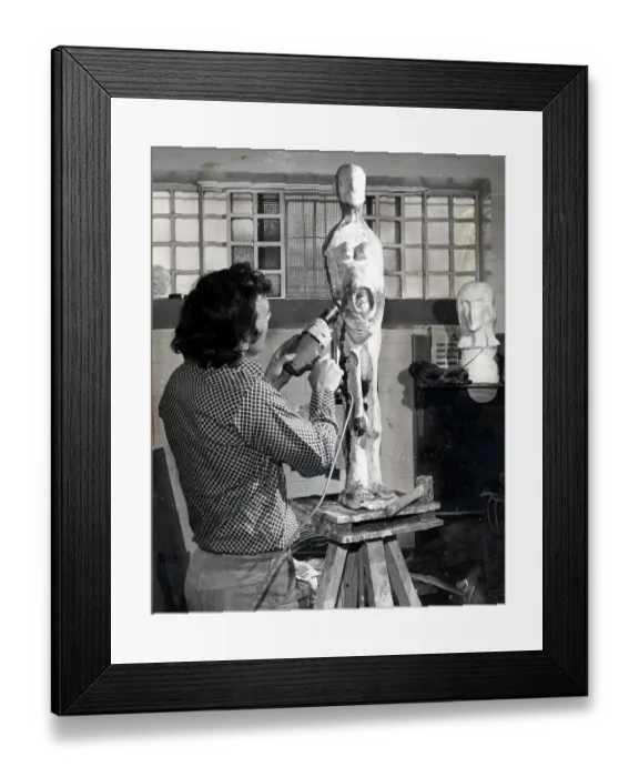 Framed Print : Jimmy Boyle working on sculpture. Circa 1990 Framed Print : Jimmy Boyle working on sculpture. Circa 1990