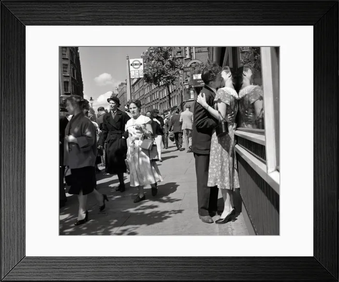Framed Print : Kissing couple on the bus stop Framed Print : Kissing couple on the bus stop