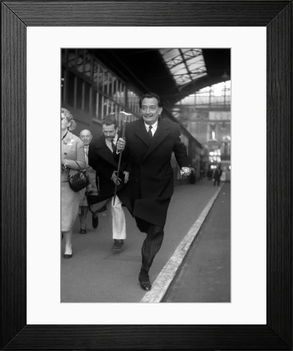 Framed Print : Salvador Dali - Artist - Painter - 1959 Framed Print : Salvador Dali - Artist - Painter - 1959