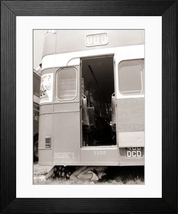 Framed Print : A couple enjoy the shade and privacy of a double decker bus as they kiss Framed Print : A couple enjoy the shade and privacy of a double decker bus as they kiss