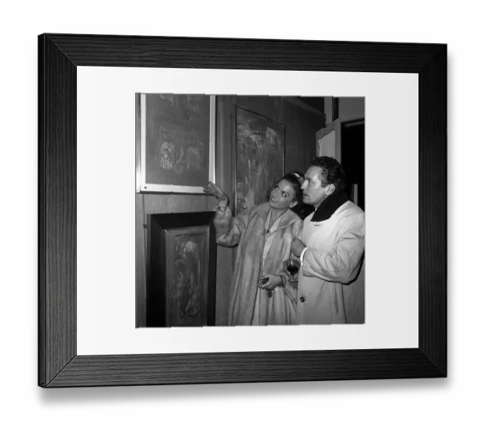 Framed Print : Eva Bartok actress January 1964 with actor Peter Finch talking about her abstract