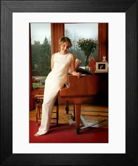 Framed Print : Kaye Adams tv presenter at home December 1999 Framed Print : Kaye Adams tv presenter at home December 1999