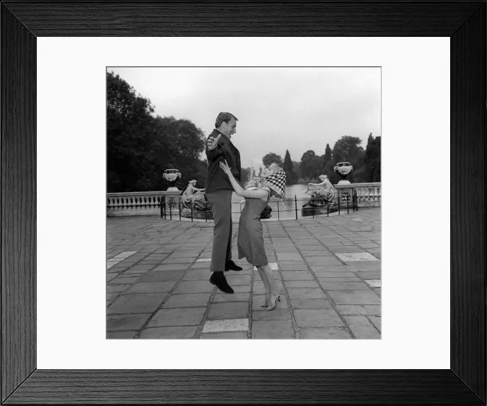 Framed Print : Frank Ifield singer with actress Annette Andre June 1965 in Kensington Gardens