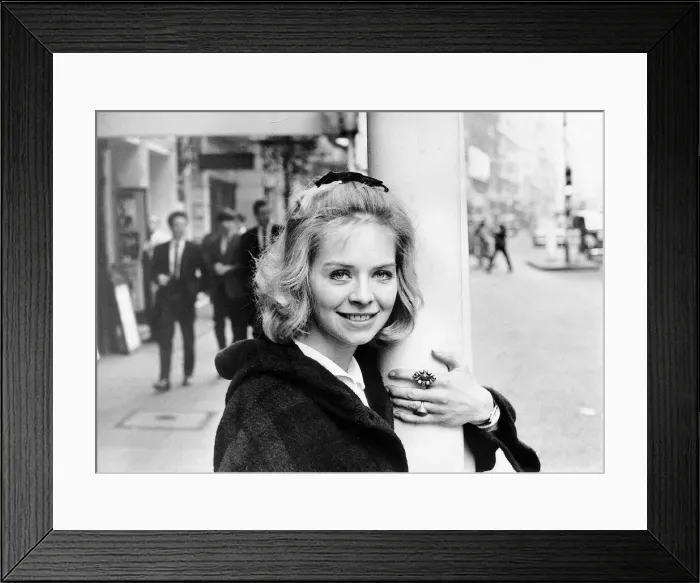 Framed Print : Susannah York actress at Shaftesbury avenue Dec 1963