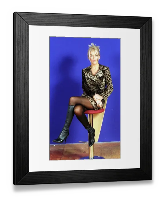 Framed Print : Sheryl Gascoigne TV Presenter July 1997 for Sky Television wearing leopard print dress Framed Print : Sheryl Gascoigne TV Presenter July 1997 for Sky Television wearing leopard print dress