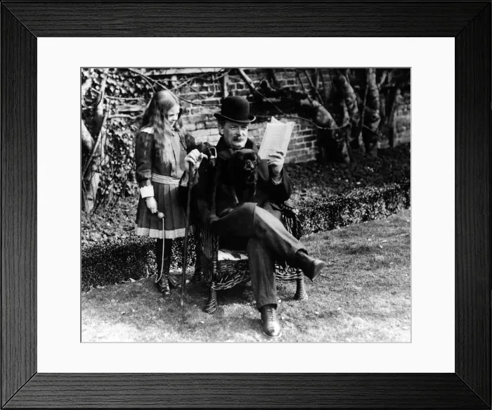 Framed Print : David Lloyd George British Prime Minister 1911 with daughter Megan in Folkestone Framed Print : David Lloyd George British Prime Minister 1911 with daughter Megan in Folkestone