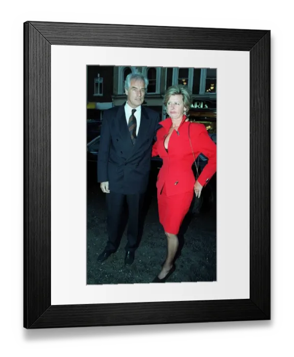 Framed Print : Robert Kilroy Silk TV Presenter with his wife arrives for the opening of Collections Framed Print : Robert Kilroy Silk TV Presenter with his wife arrives for the opening of Collections