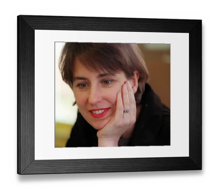 Framed Print : Kirsty Wark close up of the TV Presenter January 1999 With hand at face Framed Print : Kirsty Wark close up of the TV Presenter January 1999 With hand at face